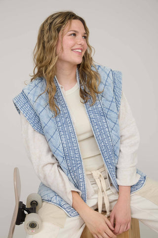 WASHED DENIM QUILTED DENIM VEST